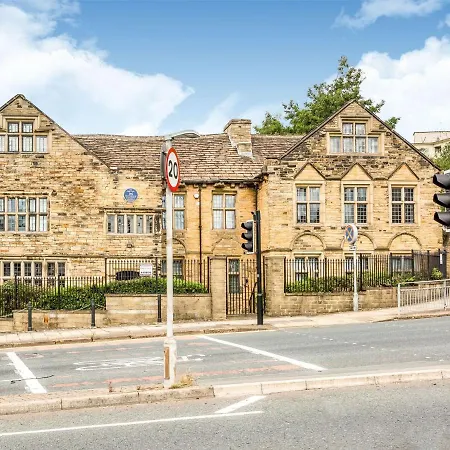 Holiday home Appealing In Bradford Near Forster Square Retail Park *